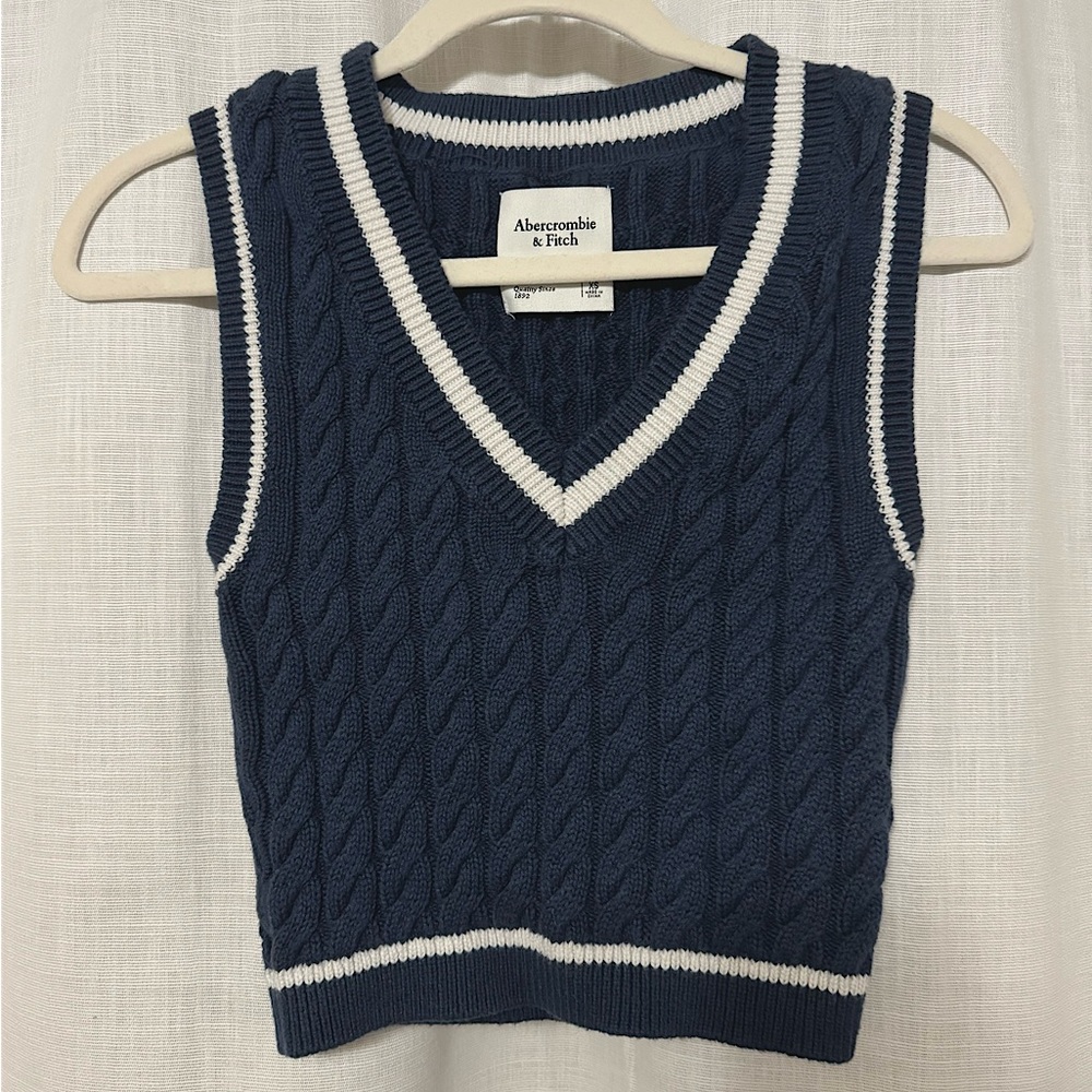 Abercrombie & Fitch Slim Cropped Sweater Vest XS